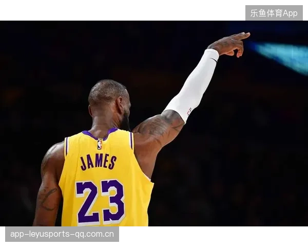篮球震撼时刻：暴扣瞬间竟被帽飞，背后真相引发一场热议